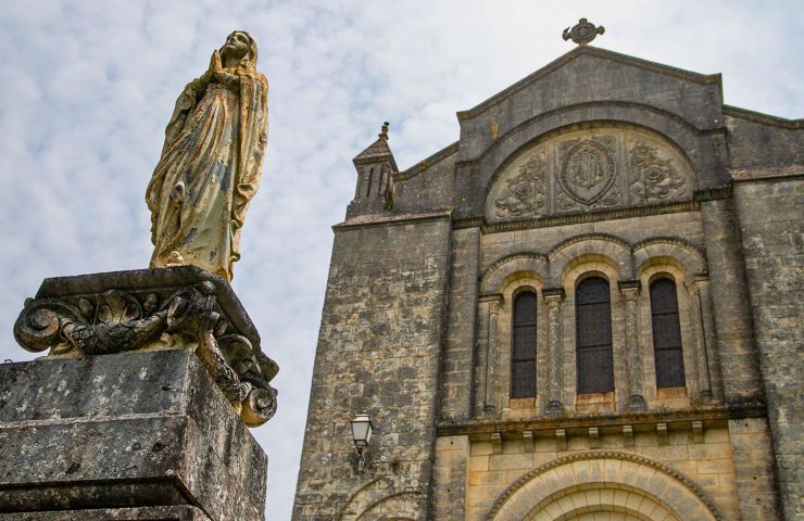 Église Saint-Romain de Villebois-Lavalette
