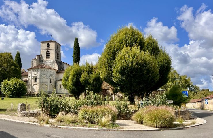 Bourg-Charente, Village de Pierres et de Vignes