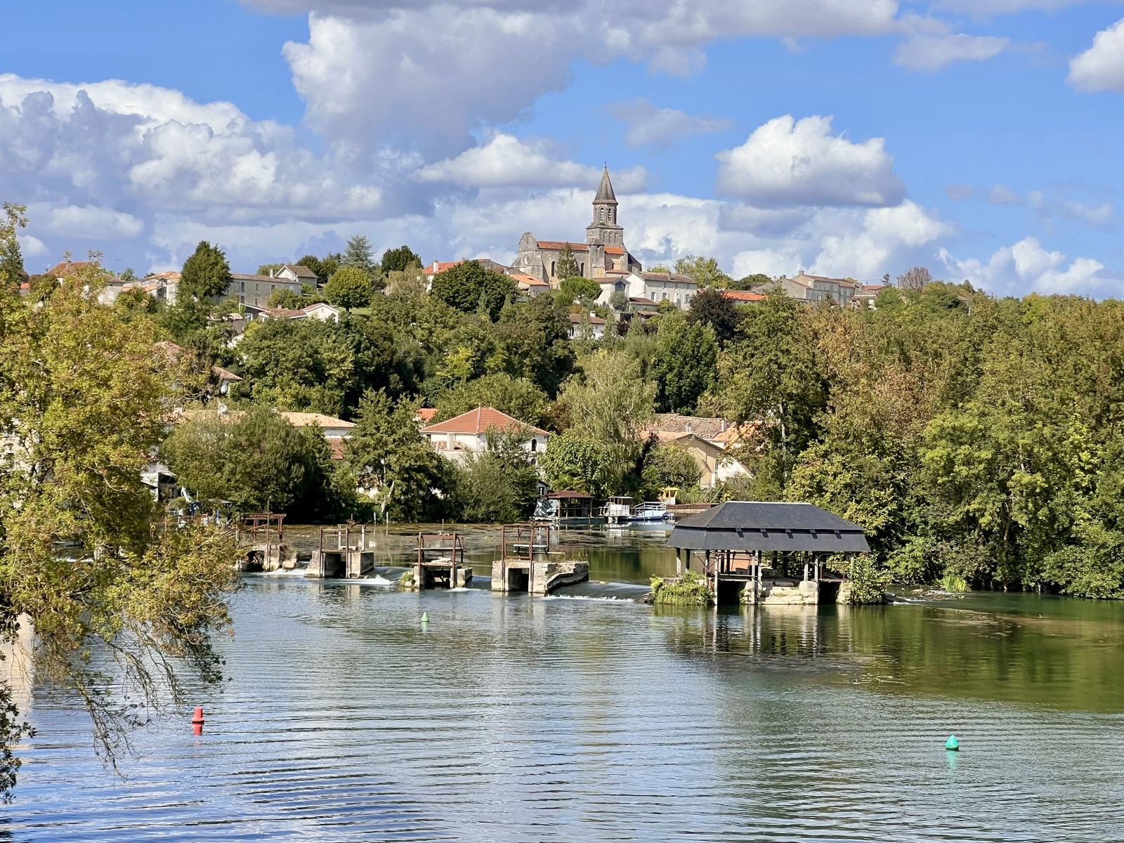 Saint-Simeux, Village de Pierres et de Vignes