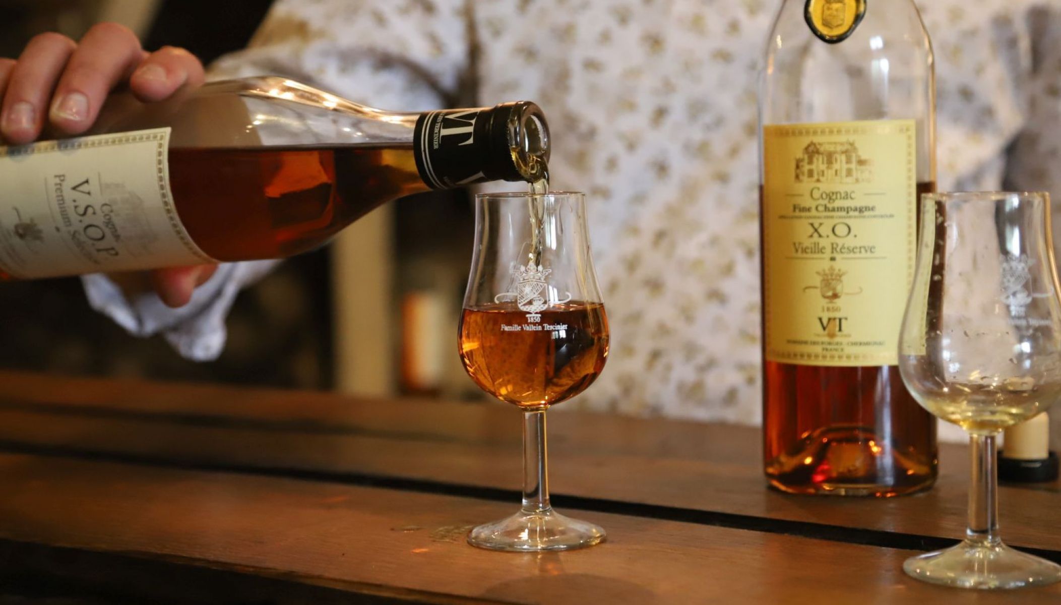 Visite des chais et dégustation de Cognac : une expérience à vivre en Charente !