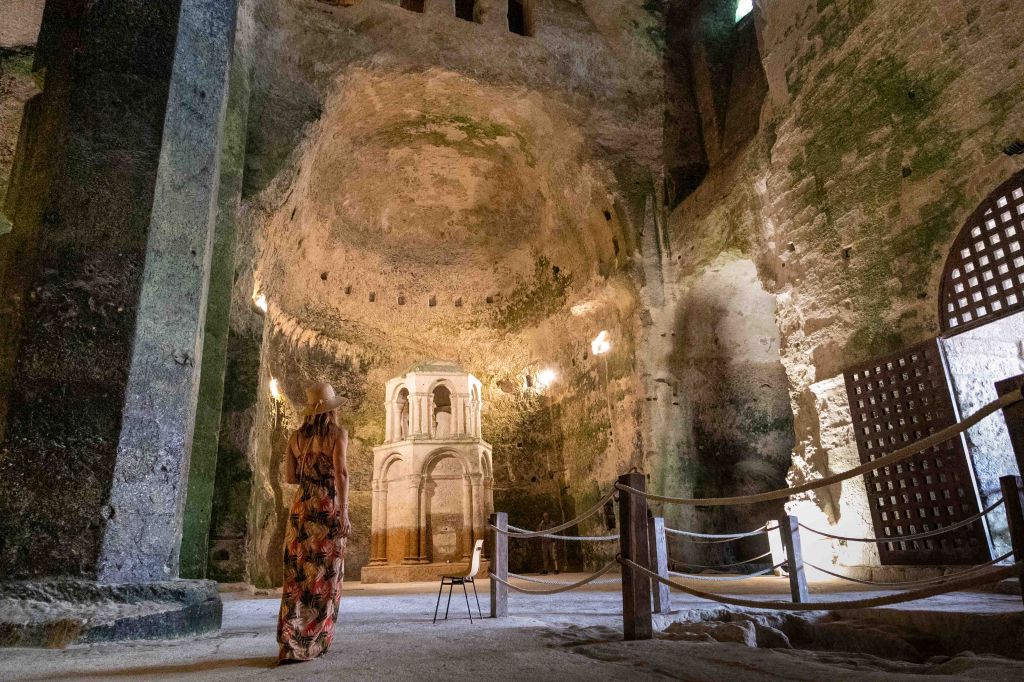 Un voyage spirituel et historique - Venez découvrir l'Église Troglodyte d'Aubeterre-sur-Dronne